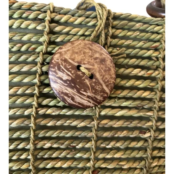 80s WOVEN STRAW OLIVE GREEN TAPERED TOTE BAG W ROPE HANDLE & WOODEN ACCENTS 19"W - Picture 3 of 5